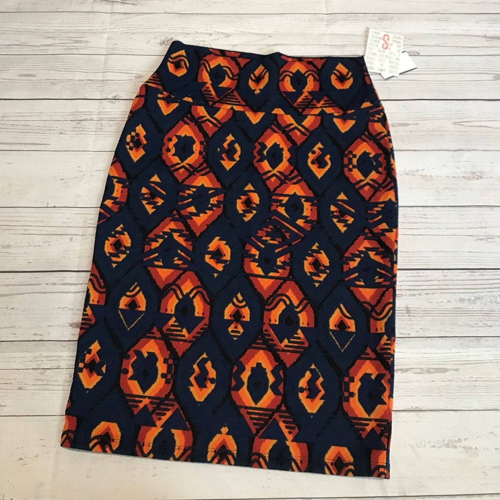 Small Lularoe cassie